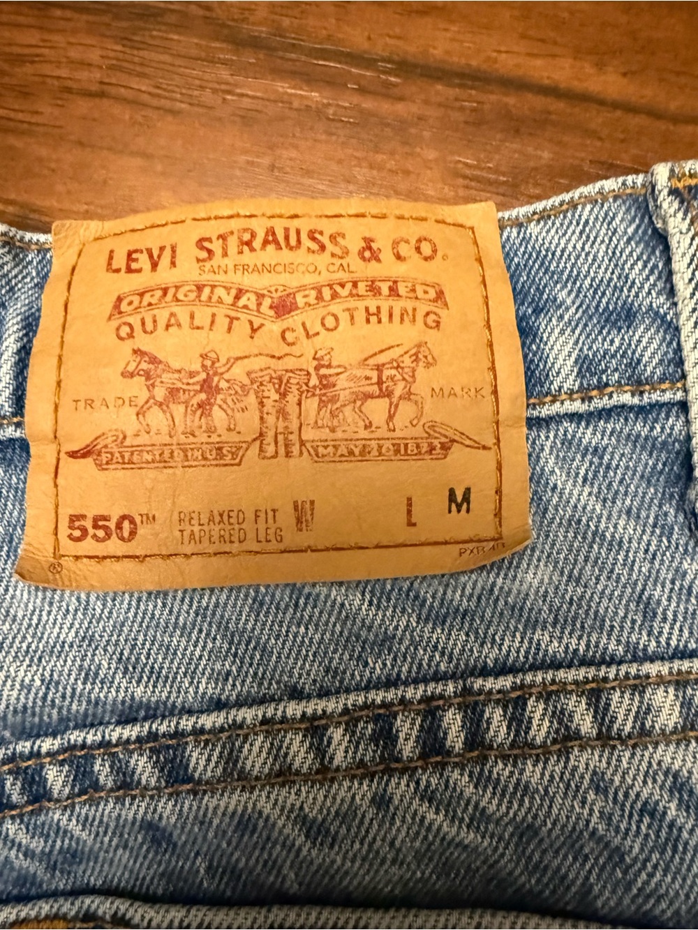 Vintage Levi’s 550 Relaxed Fit tapered leg Mom jean - Picture 6 of 7